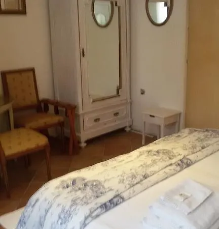 לינה וארוחת בוקר Fiorita מונפלקונה