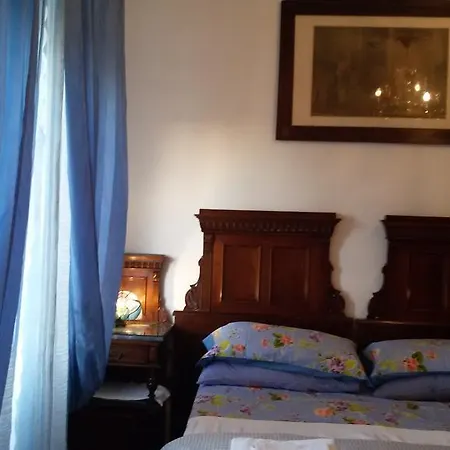 לינה וארוחת בוקר Fiorita מונפלקונה