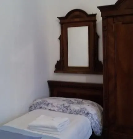 לינה וארוחת בוקר Fiorita מונפלקונה