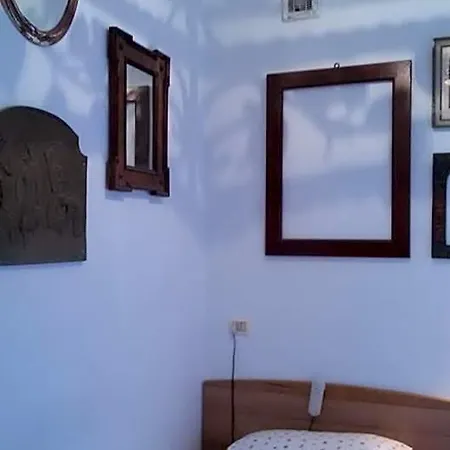 לינה וארוחת בוקר Fiorita מונפלקונה