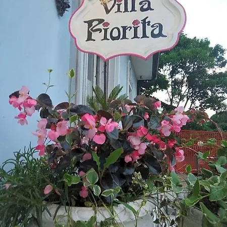 לינה וארוחת בוקר Fiorita 3*