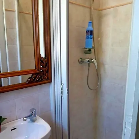 לינה וארוחת בוקר Fiorita מונפלקונה